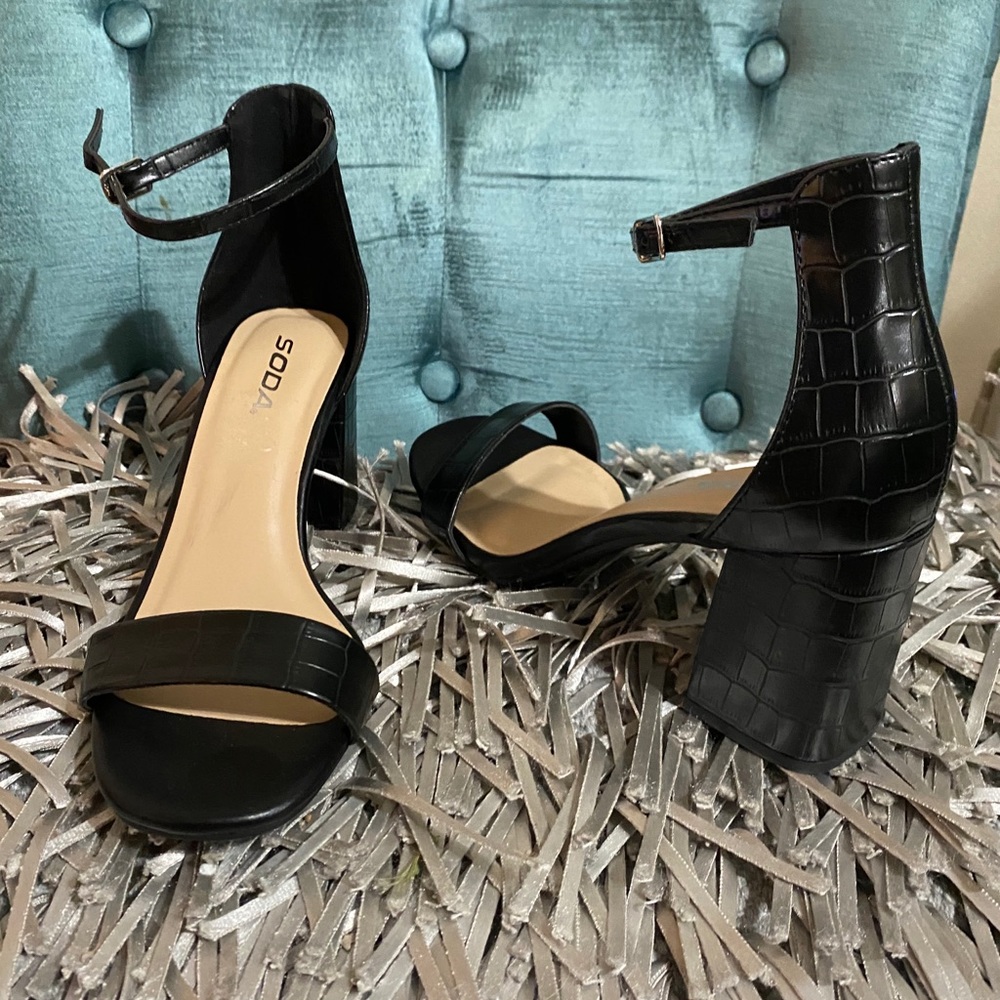 black croc heels - Picture 4 of 6